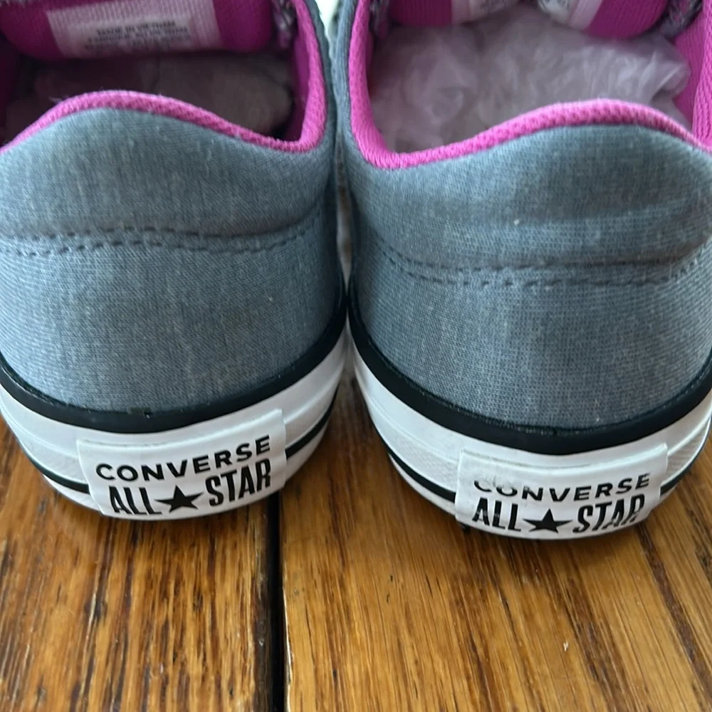 Converse All Star low profile sneakers. Gray and pink. Size Junior 2.